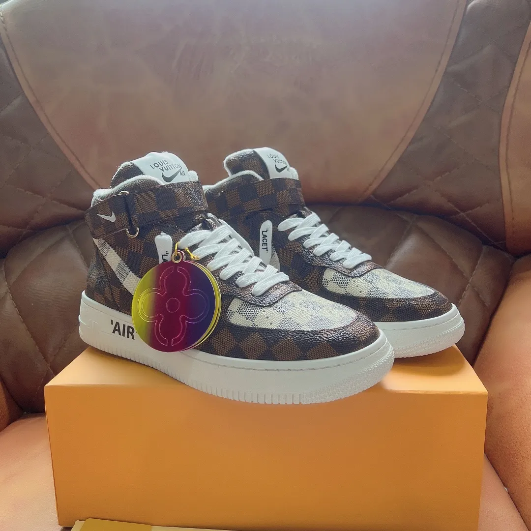 P500 Loui* Vuitto* x OFF-WHITE x Nike tripartite collaboration! Trendy and cool men's high-top casual sports shoes with unrivaled color matching. The design idea basically continues the style of THE TEN. The Swoosh line and tongue label have a very familiar visual effect and are both fashionable and trendy! A must-have for fashionistas! The effect on your feet is absolutely stunning! Size: 38-45